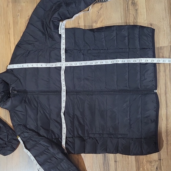 AMAZON ESSENTIALS Black Packable Lightweight Water-Resistant Puffer Jacket - Picture 7 of 11